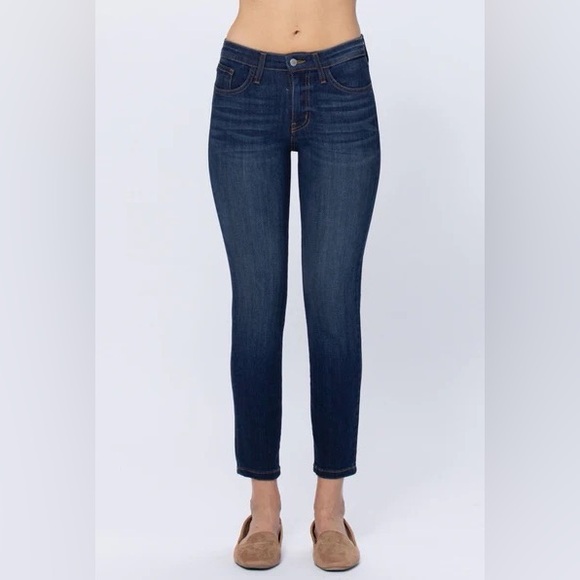 Judy Blue Handsand Relaxed Mid Rise Jean - Picture 4 of 15